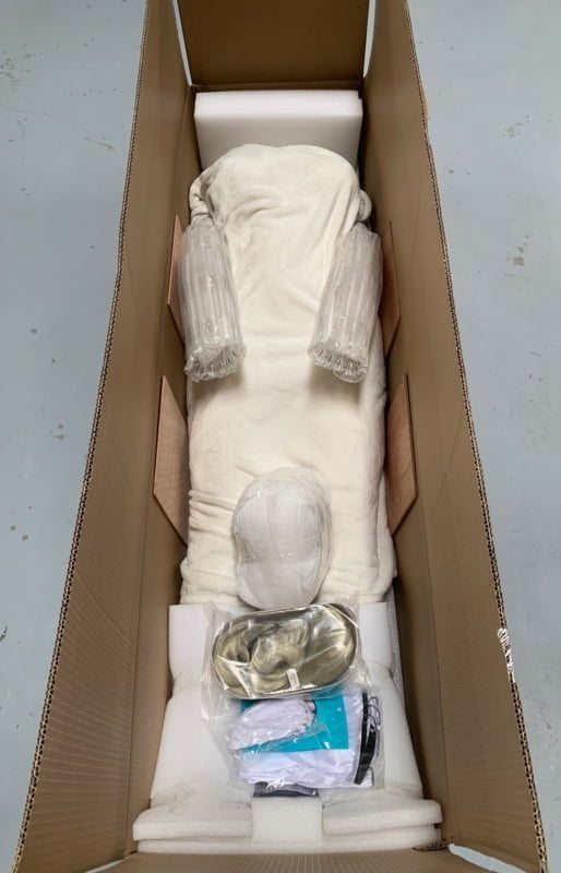 The neck, the sides of the body reinforced with wooden boards